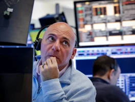 CME Halt, Futures Up: The Data Center Paradox (Reddit on Edge)